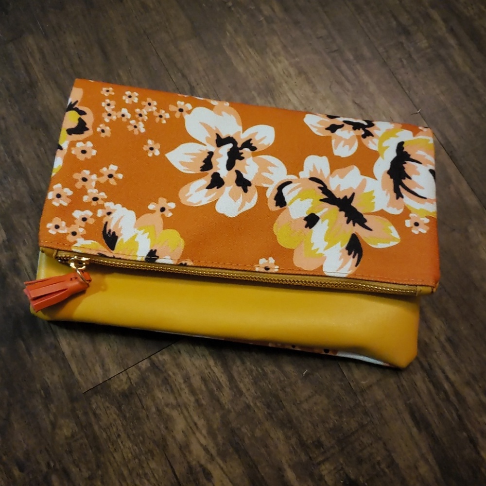 Floral clutch